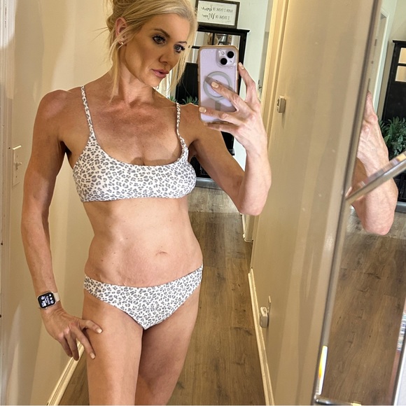 Gray & white Cheetah printed 2 piece matching bikini swimsuit w cheeky bottoms - Picture 3 of 11